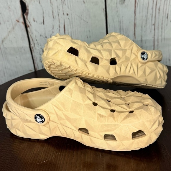 CROCS GEOMETRIC CLOG SHIITAKE nude/flesh color unisex style women’s size 7 GUC - Picture 7 of 16